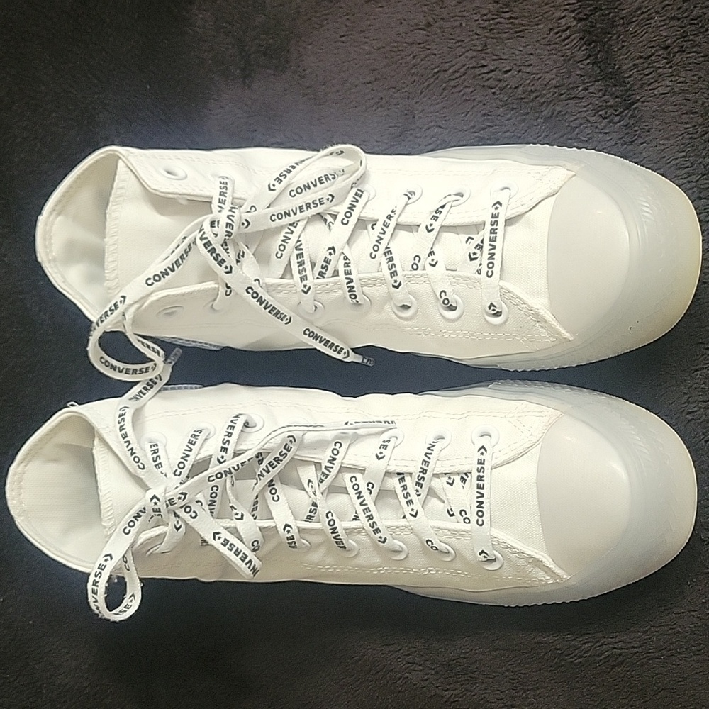 Converse Unisex Men 8.5 Women 10.5 white Chuck‎ Taylor high top with logo laces